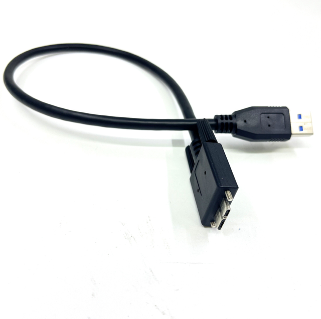Ruuvilukko Micro USB 3.0 -kaapelikokoonpano